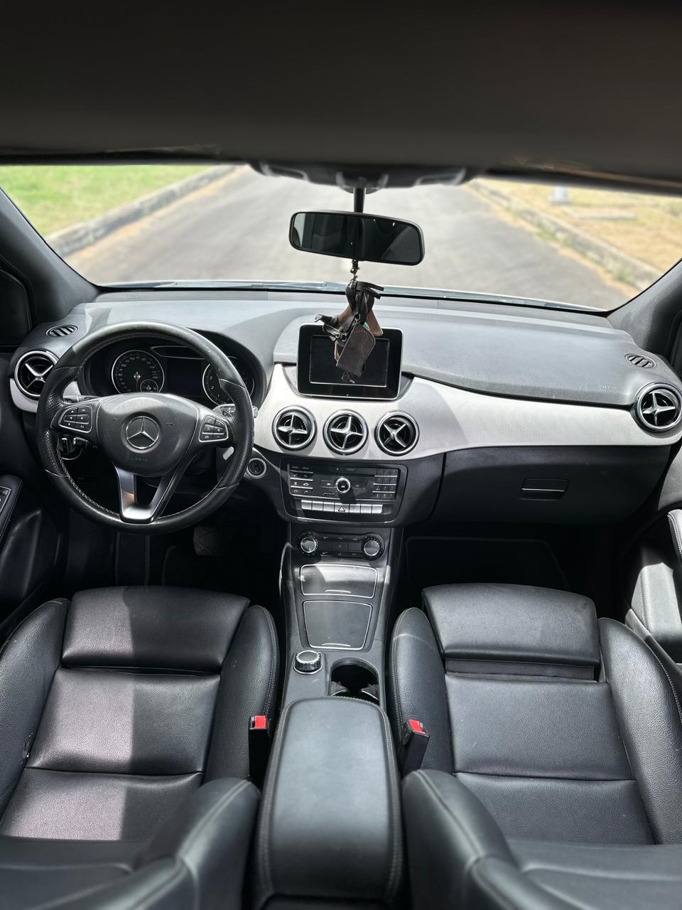 MERCEDES BENZ B180-2016